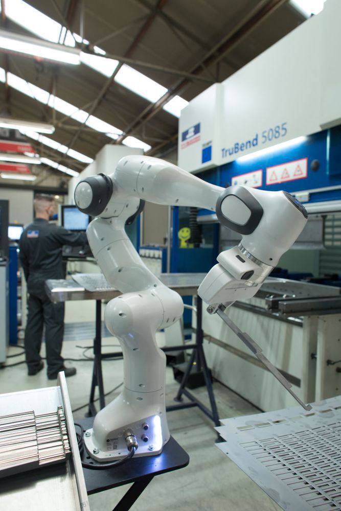 Jaarschrift 2017: Robot, cobot… collega’s met een chip - RCT Gelderland